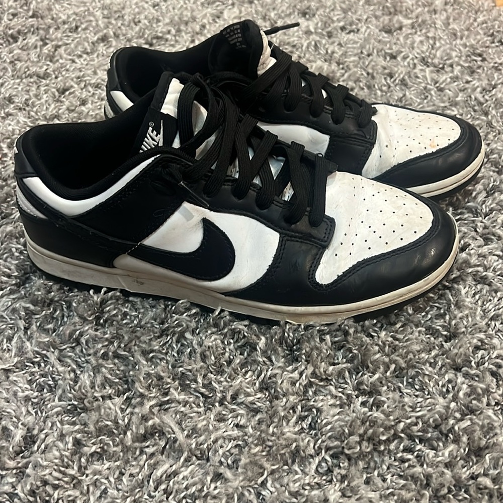 Nike White/Black pandas 
SIZE 8.5W
Worn and have odor but have much life left
